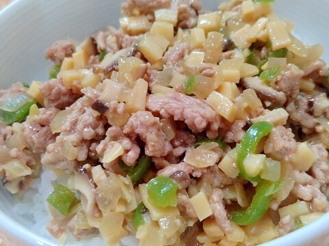 アジアンそぼろ丼